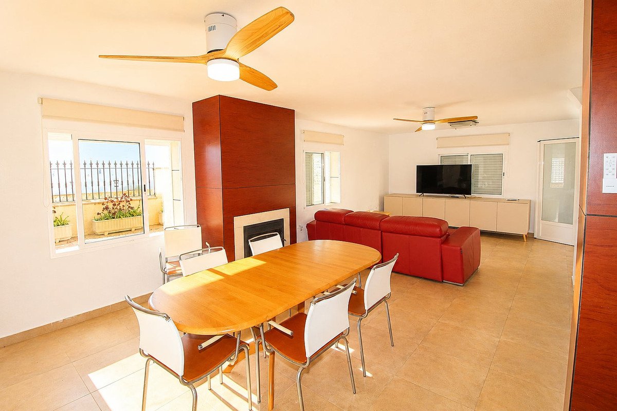 5 Bed Detached Villa in La Zenia