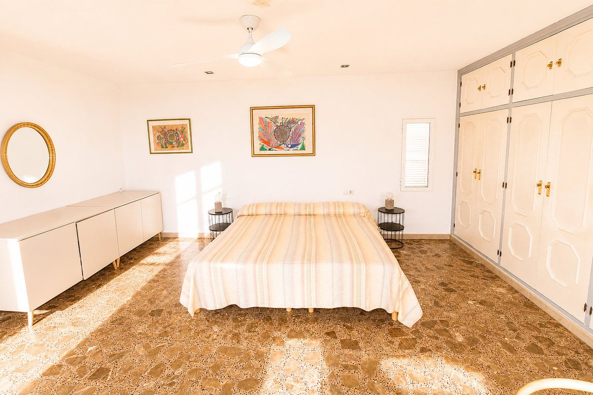 5 Bed Detached Villa in La Zenia