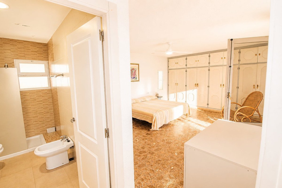 5 Bed Detached Villa in La Zenia