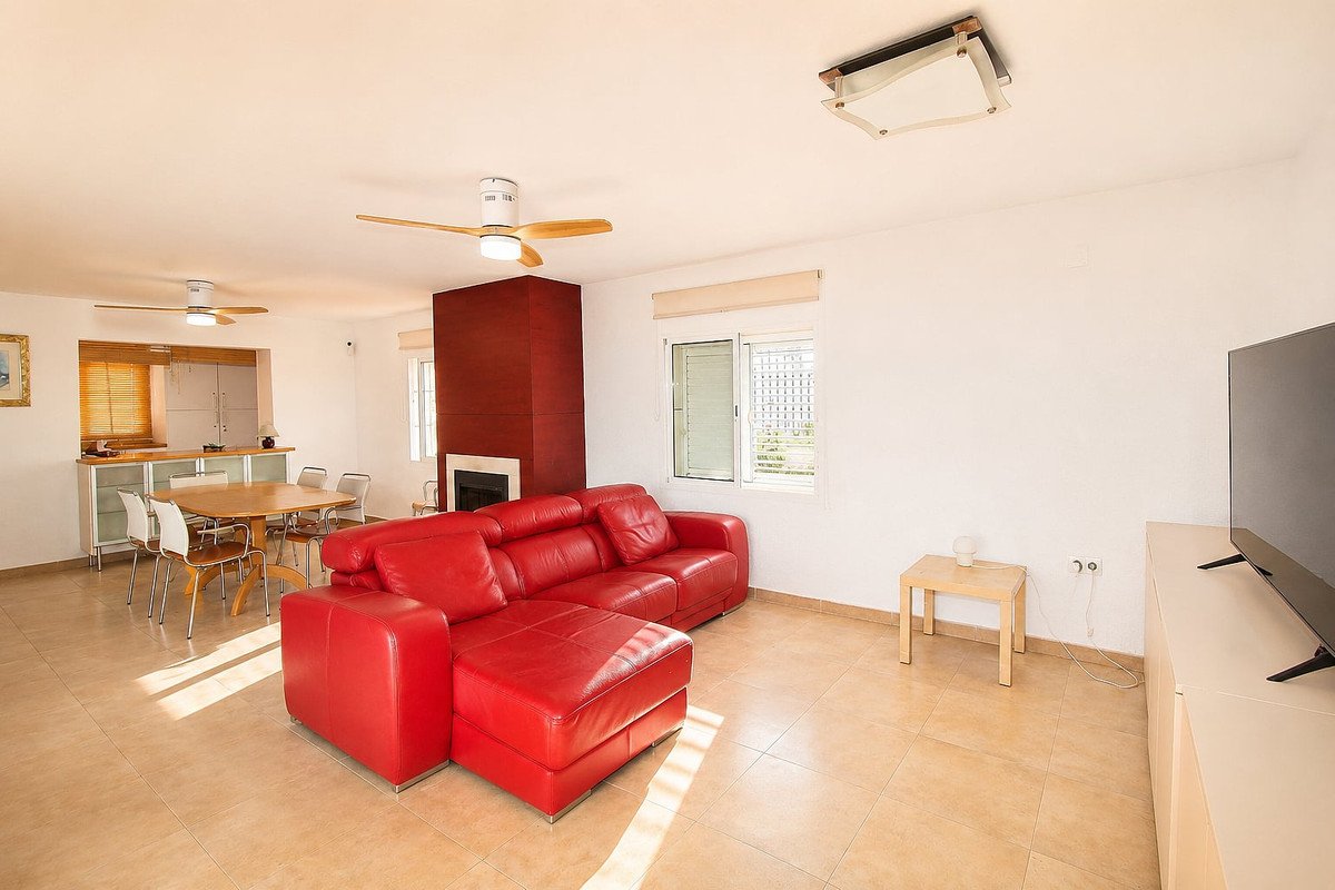5 Bed Detached Villa in La Zenia