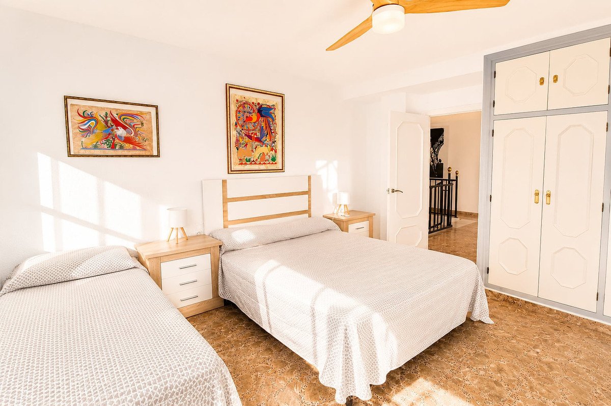 5 Bed Detached Villa in La Zenia