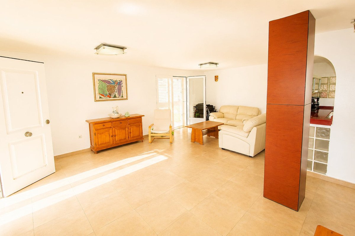 5 Bed Detached Villa in La Zenia