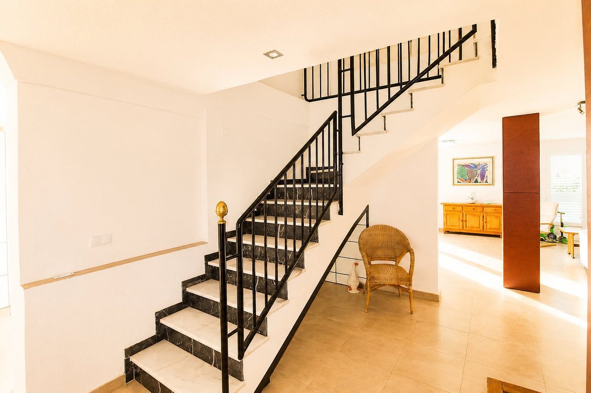 5 Bed Detached Villa in La Zenia
