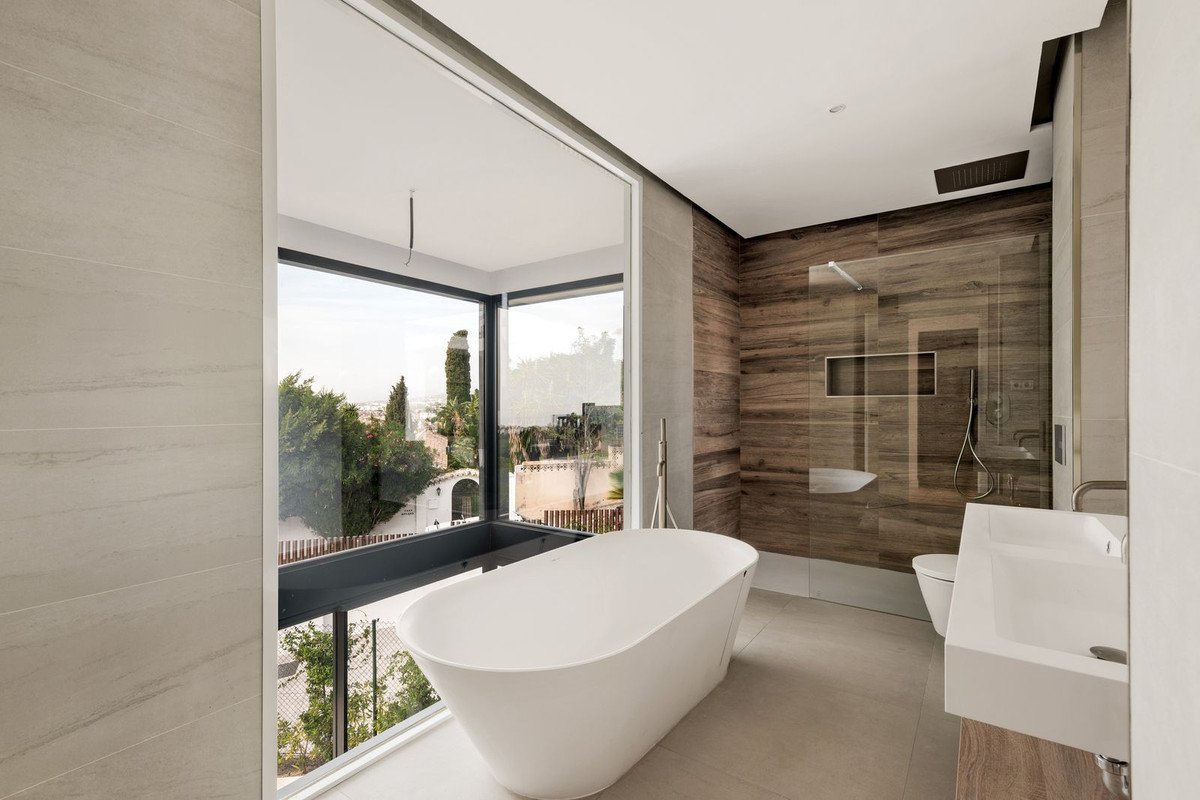 6 Bed Semi-Detached House in Río Real