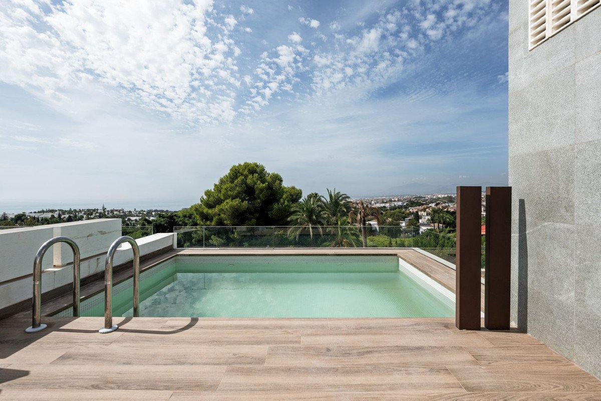 6 Bed Semi-Detached House in Río Real