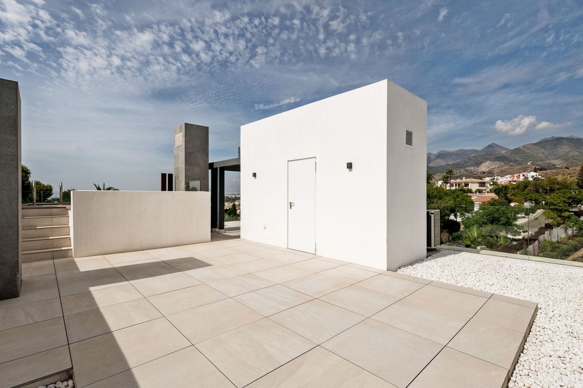 6 Bed Semi-Detached House in Río Real