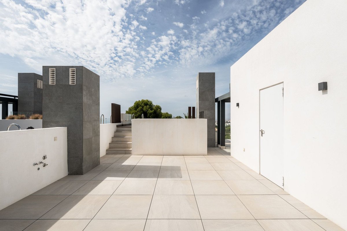 6 Bed Semi-Detached House in Río Real
