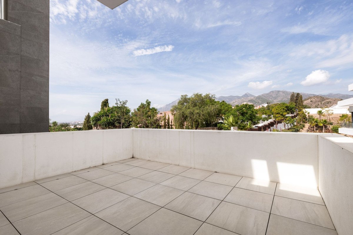 6 Bed Semi-Detached House in Río Real