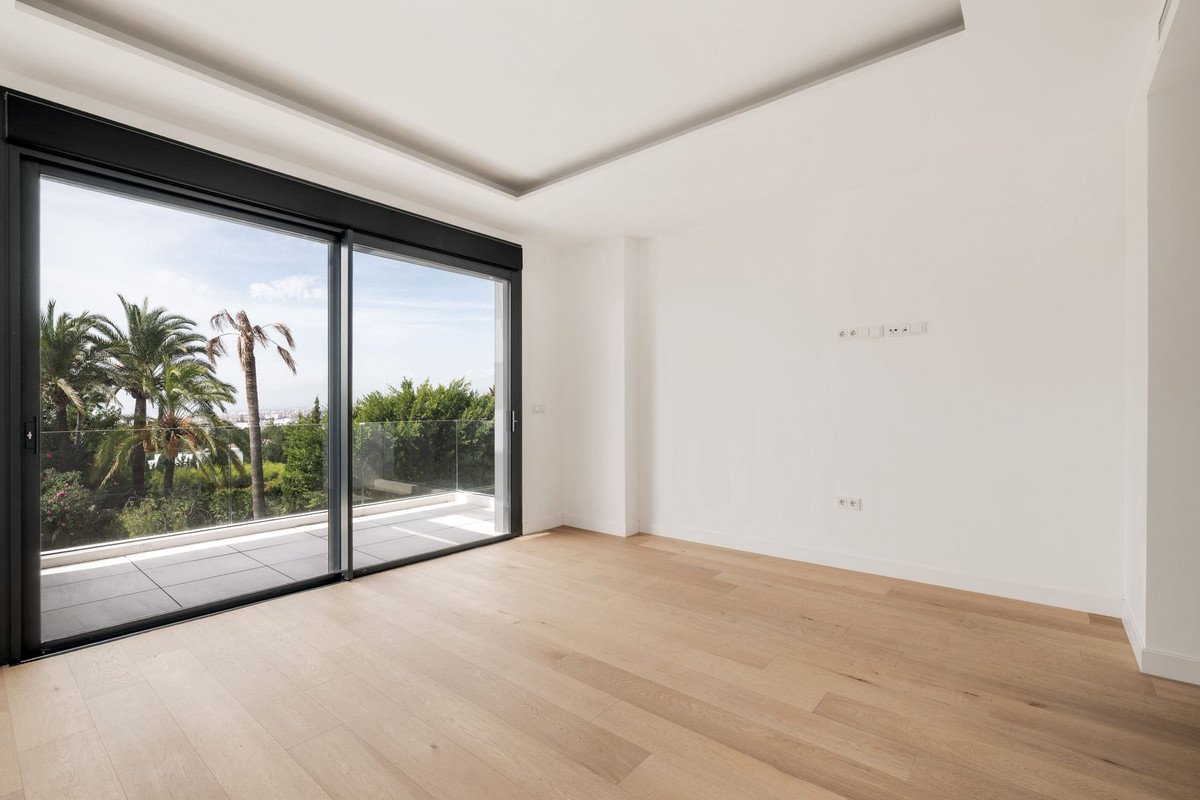 6 Bed Semi-Detached House in Río Real