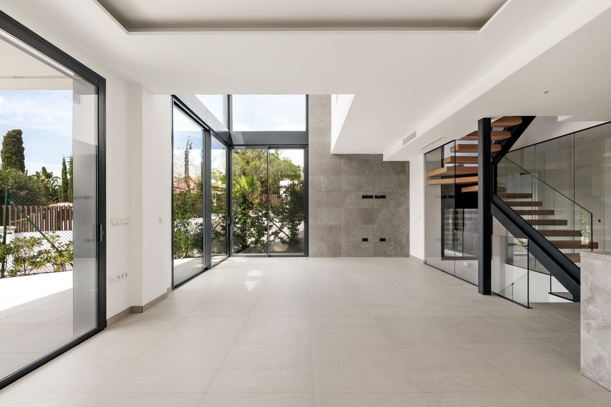 6 Bed Semi-Detached House in Río Real