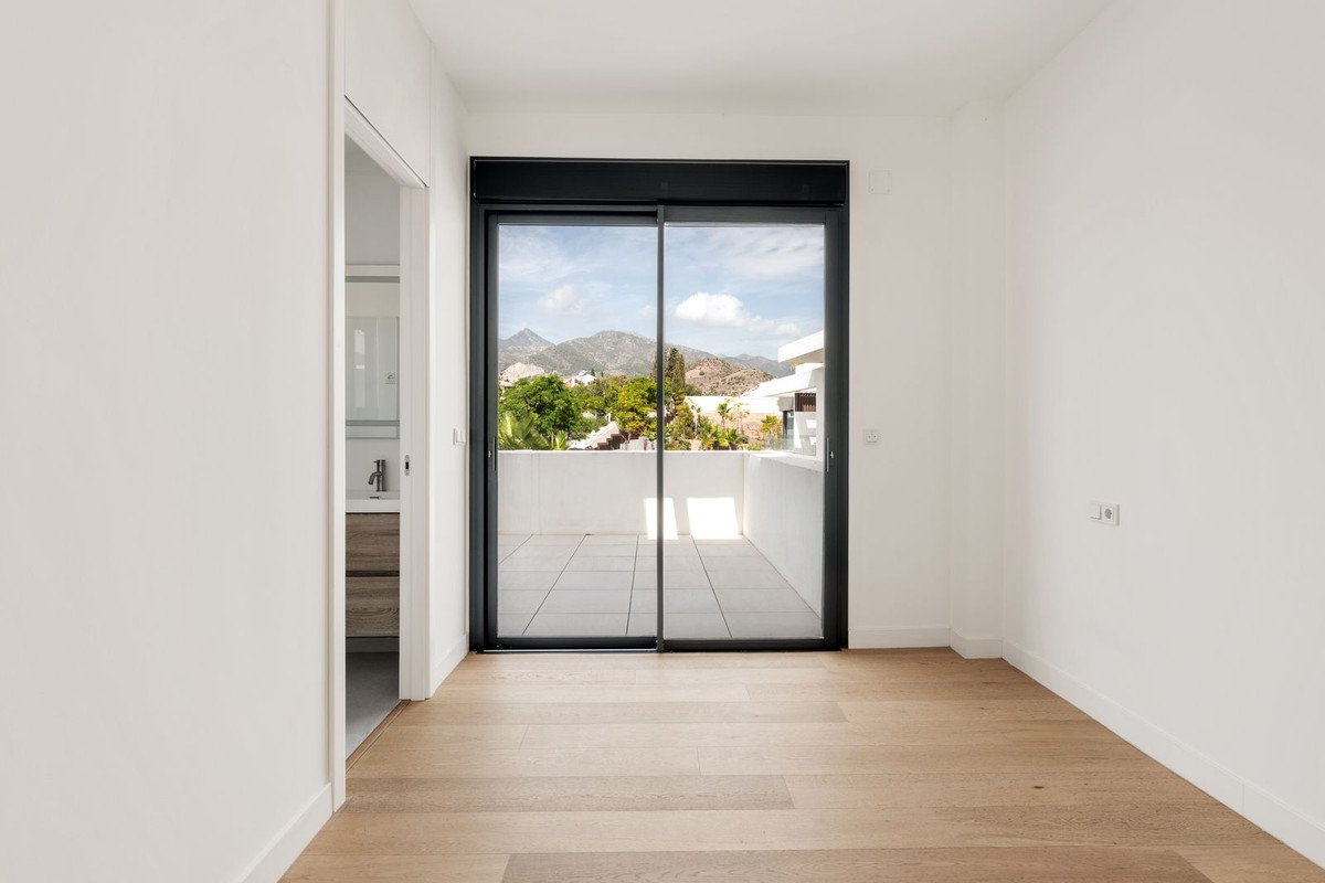 6 Bed Semi-Detached House in Río Real