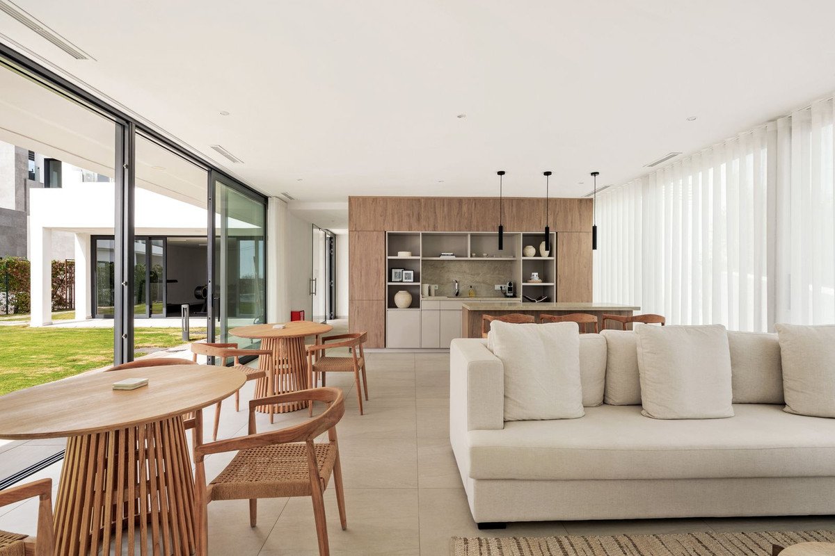 6 Bed Semi-Detached House in Río Real