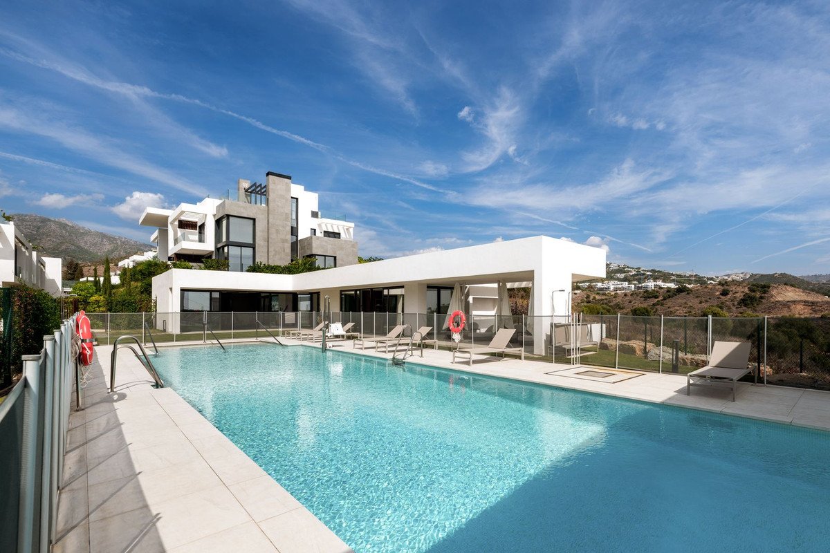 6 Bed Semi-Detached House in Río Real