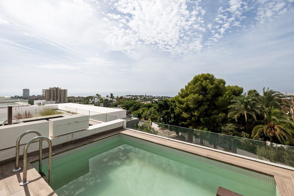 6 Bed Semi-Detached House in Río Real