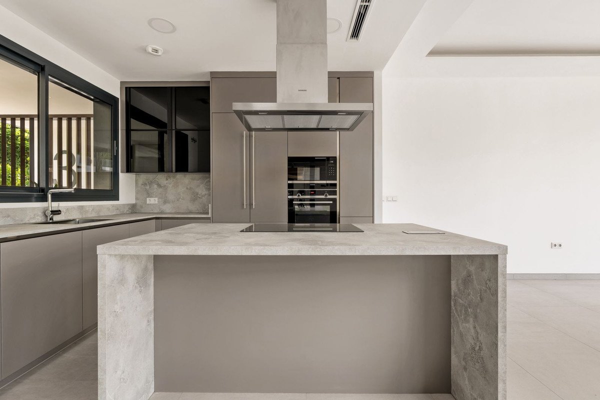 6 Bed Semi-Detached House in Río Real