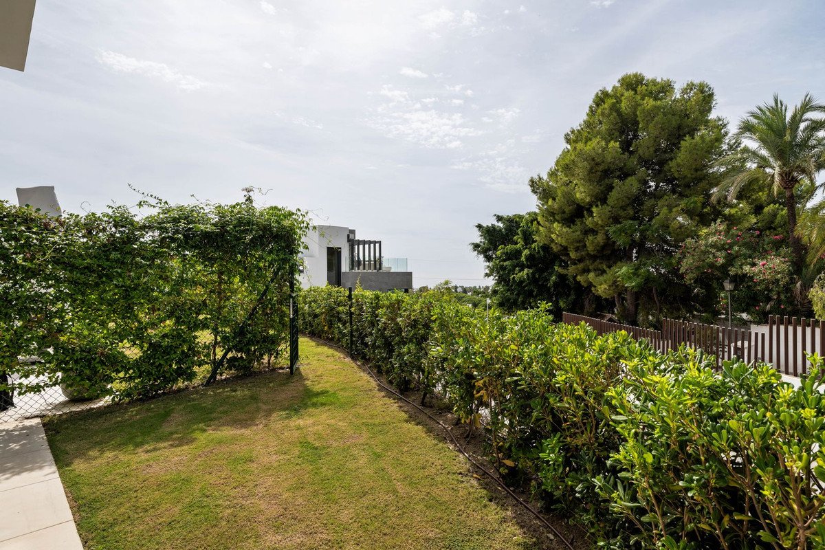 6 Bed Semi-Detached House in Río Real