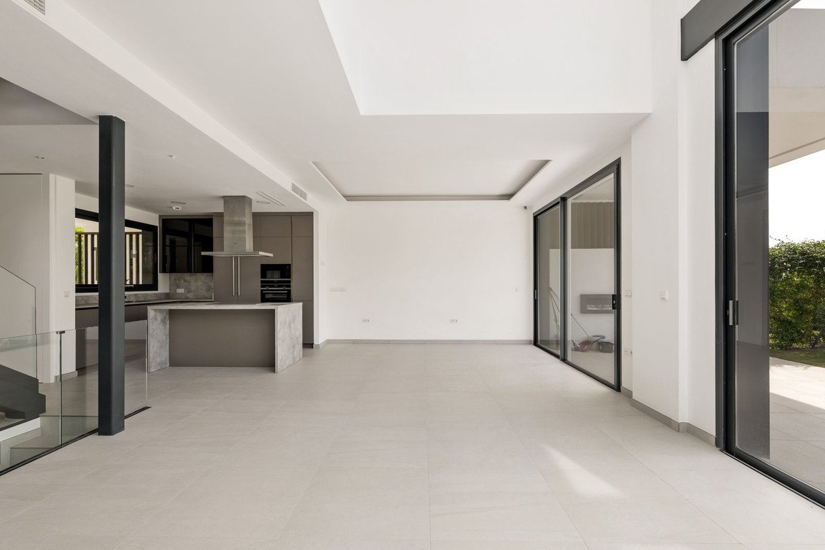 6 Bed Semi-Detached House in Río Real
