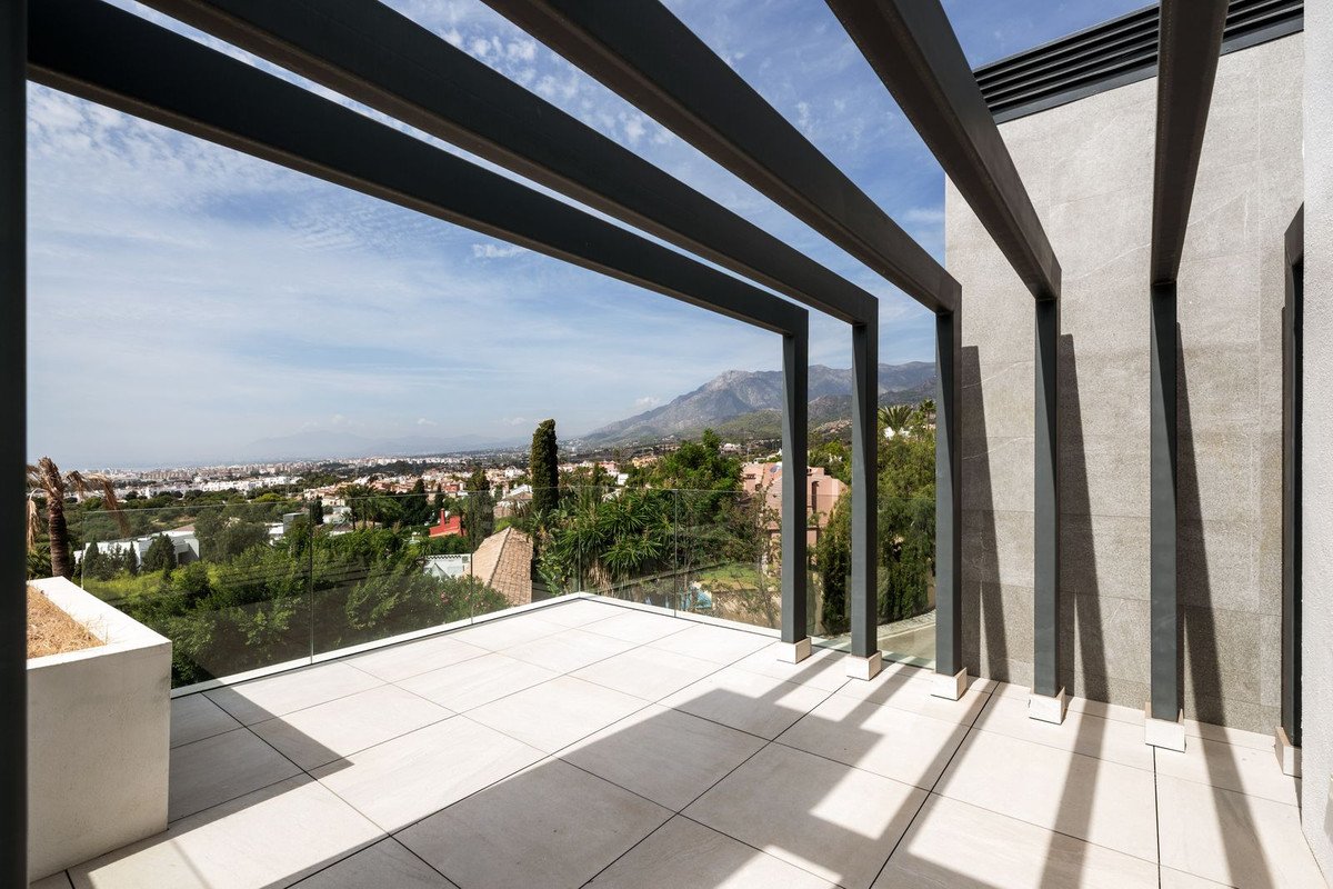 6 Bed Semi-Detached House in Río Real