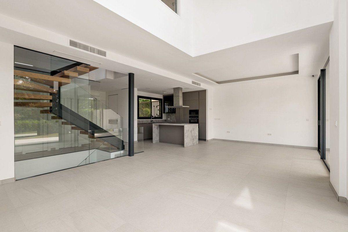 6 Bed Semi-Detached House in Río Real
