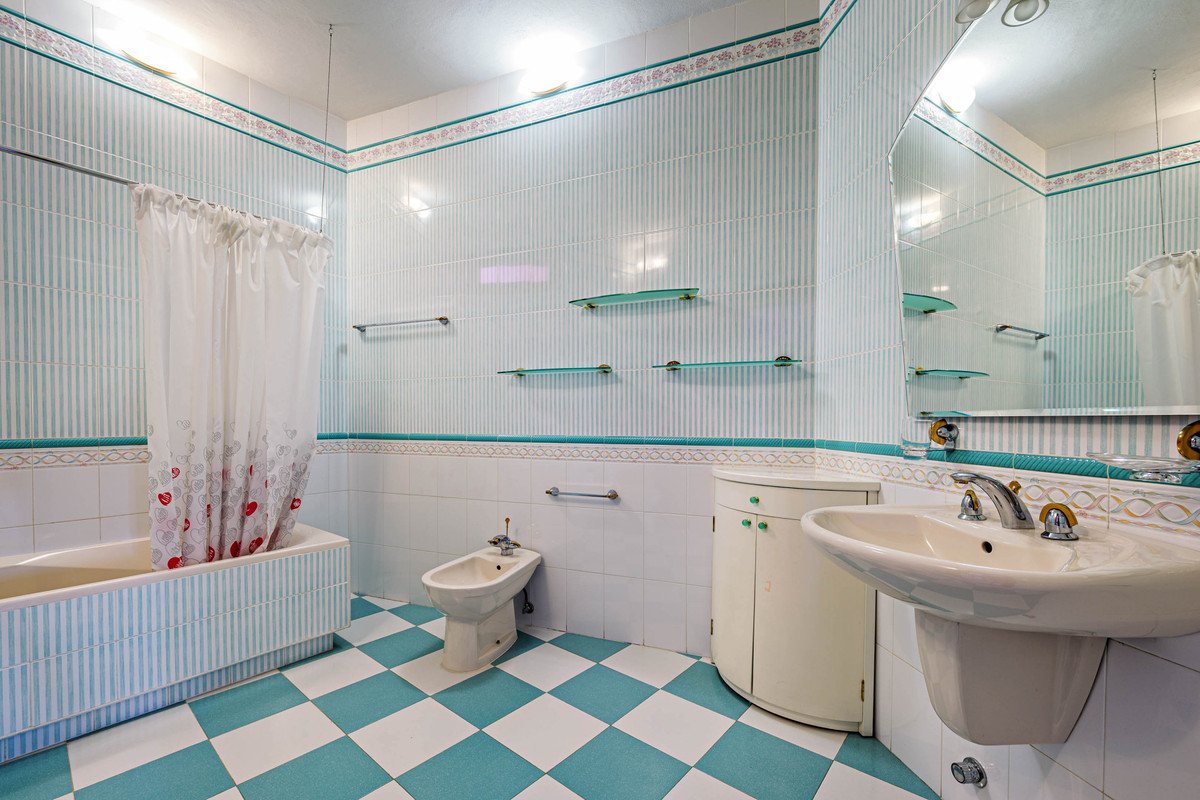 10 Bed Commercial in Alhaurín de la Torre