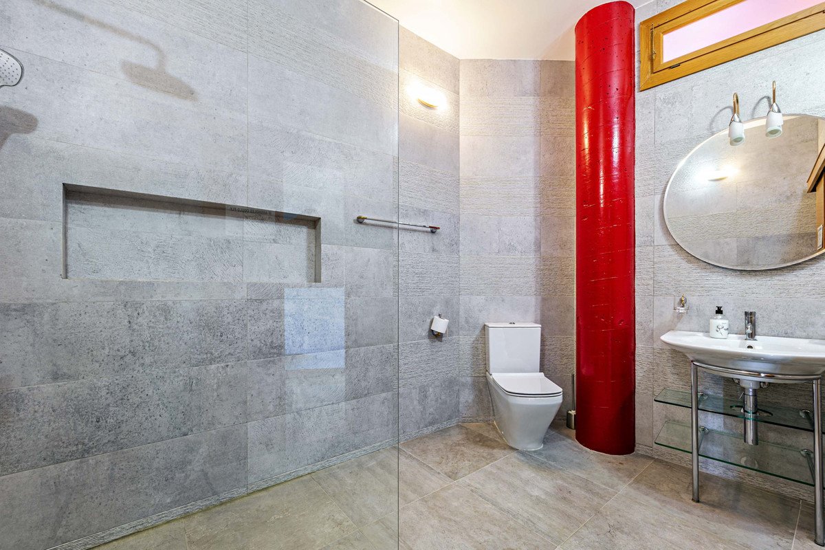 10 Bed Commercial in Alhaurín de la Torre