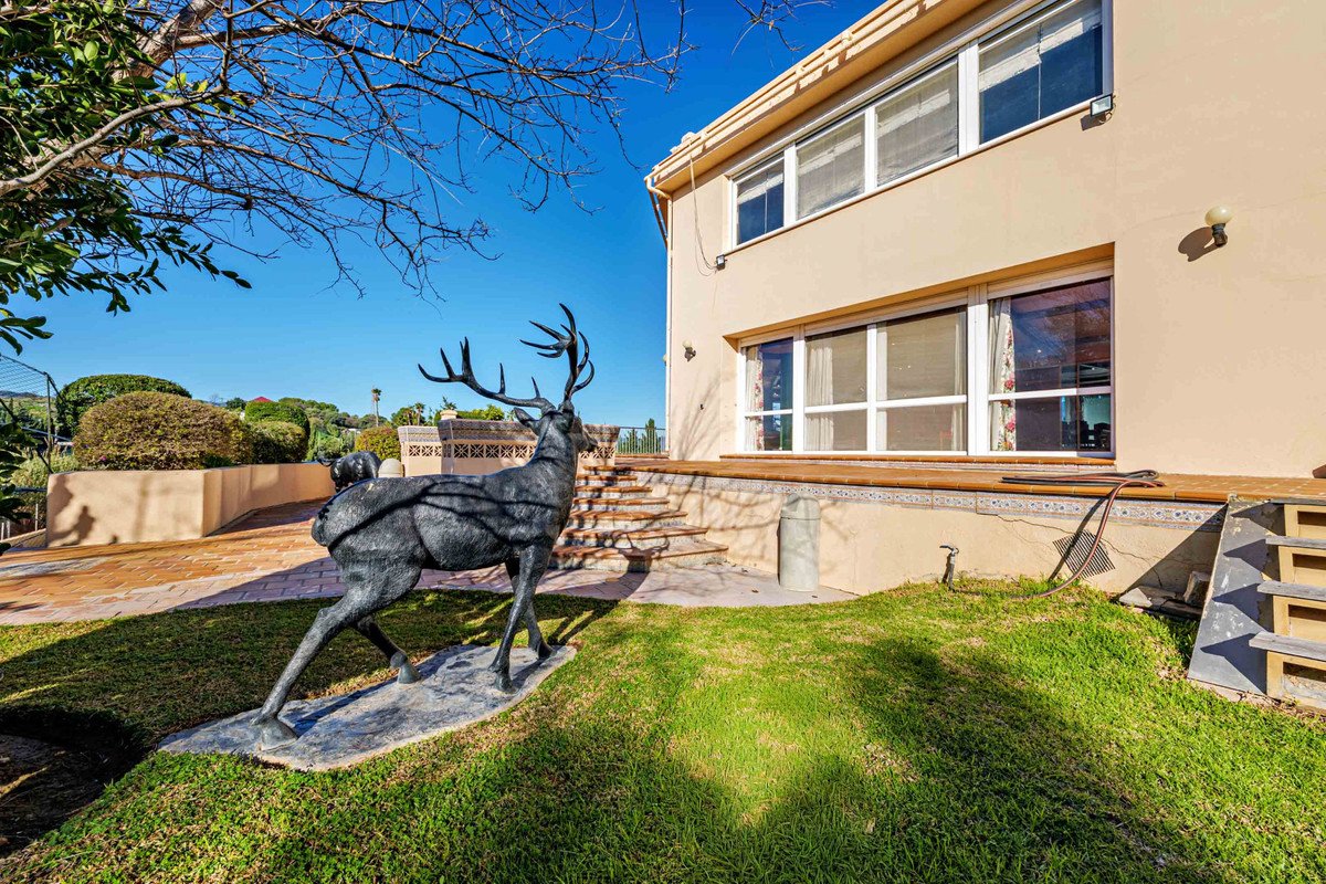 10 Bed Commercial in Alhaurín de la Torre