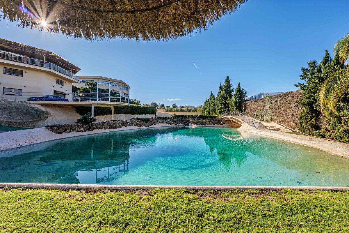 10 Bed Commercial in Alhaurín de la Torre