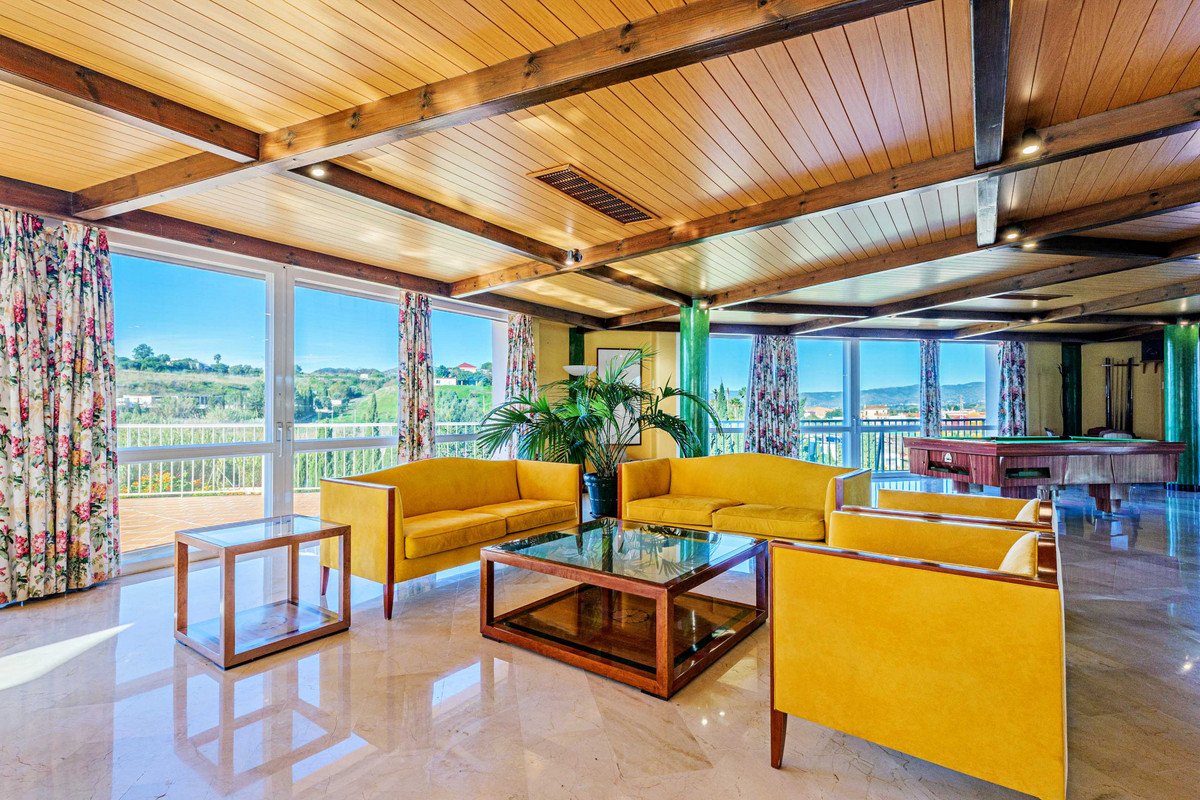 10 Bed Commercial in Alhaurín de la Torre