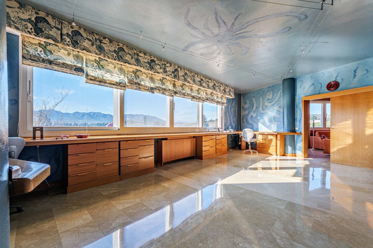 10 Bed Commercial in Alhaurín de la Torre