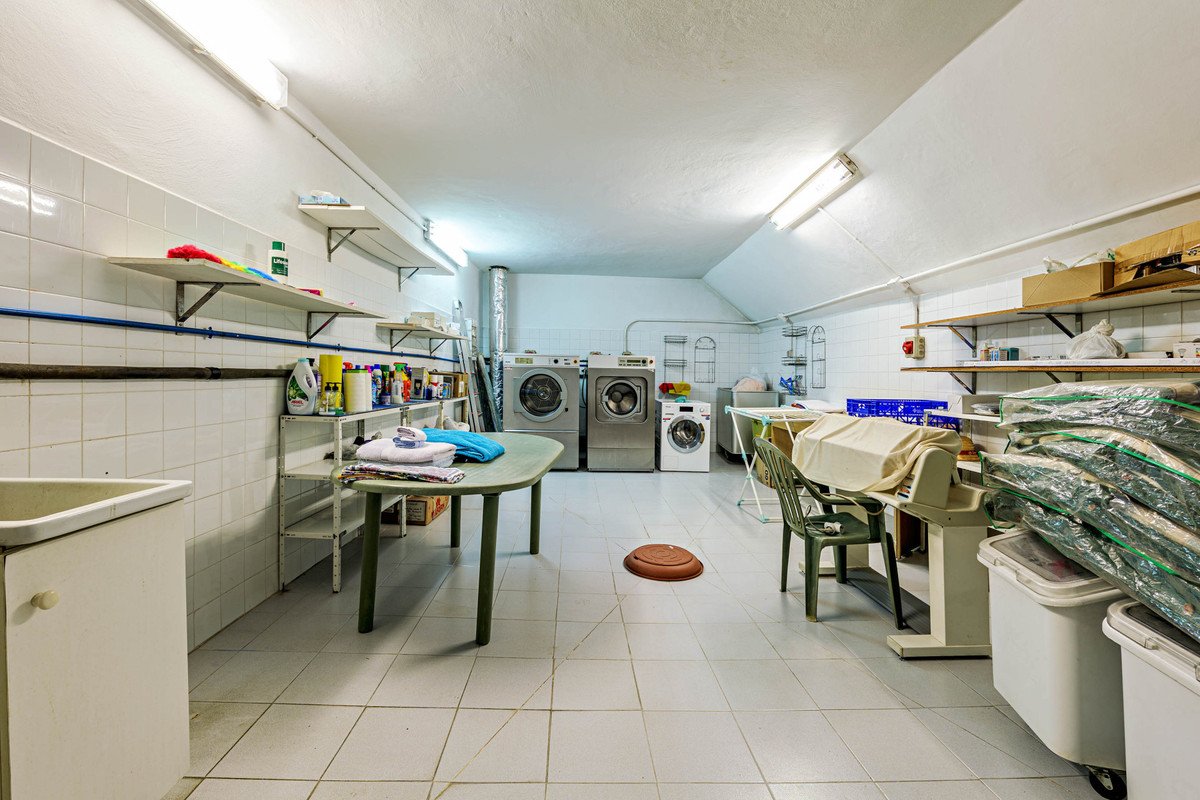 10 Bed Commercial in Alhaurín de la Torre