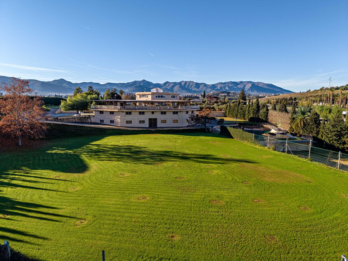 10 Bed Commercial in Alhaurín de la Torre