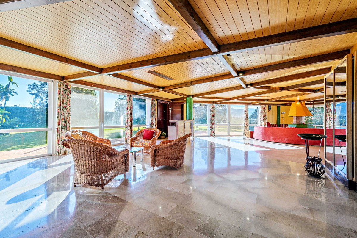 10 Bed Commercial in Alhaurín de la Torre