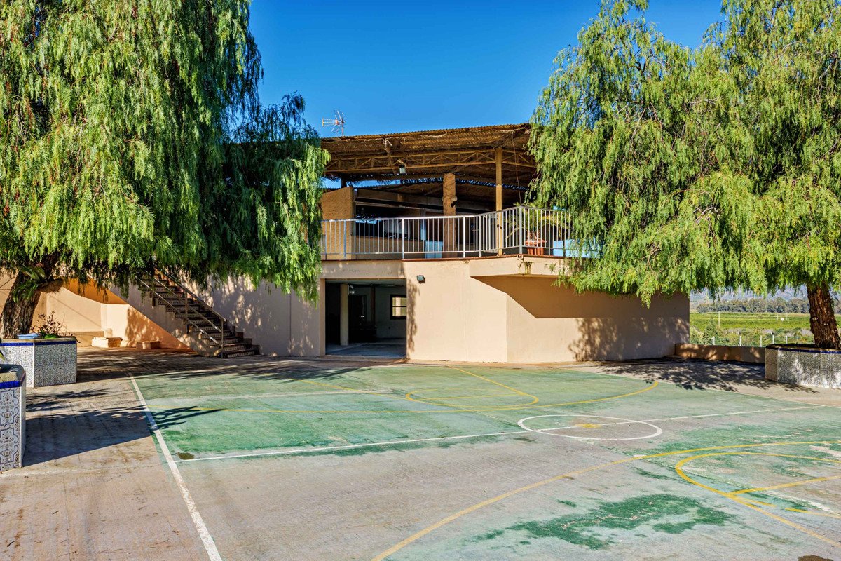10 Bed Commercial in Alhaurín de la Torre