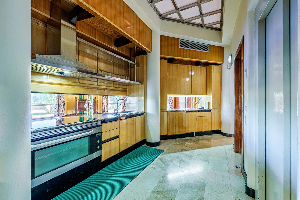 10 Bed Commercial in Alhaurín de la Torre