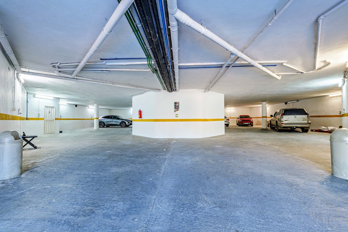 10 Bed Commercial in Alhaurín de la Torre