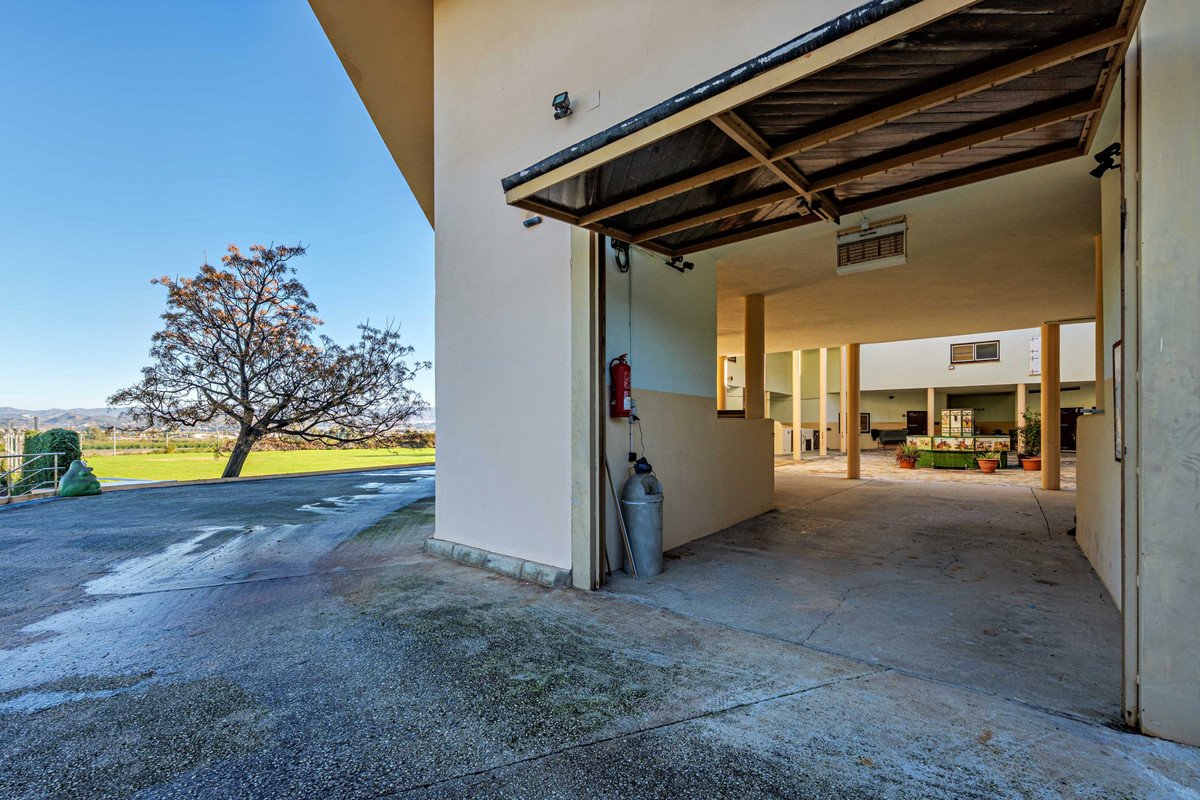 10 Bed Commercial in Alhaurín de la Torre