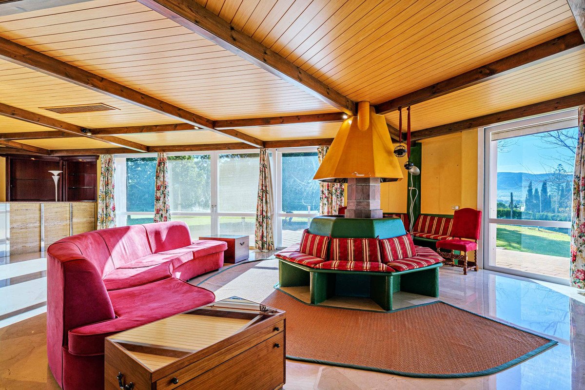 10 Bed Commercial in Alhaurín de la Torre