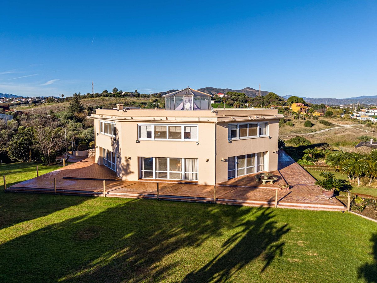 10 Bed Commercial in Alhaurín de la Torre