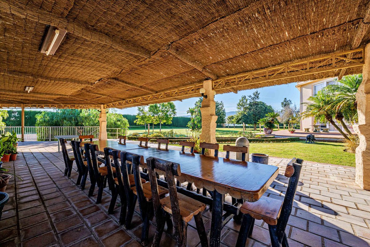 10 Bed Commercial in Alhaurín de la Torre