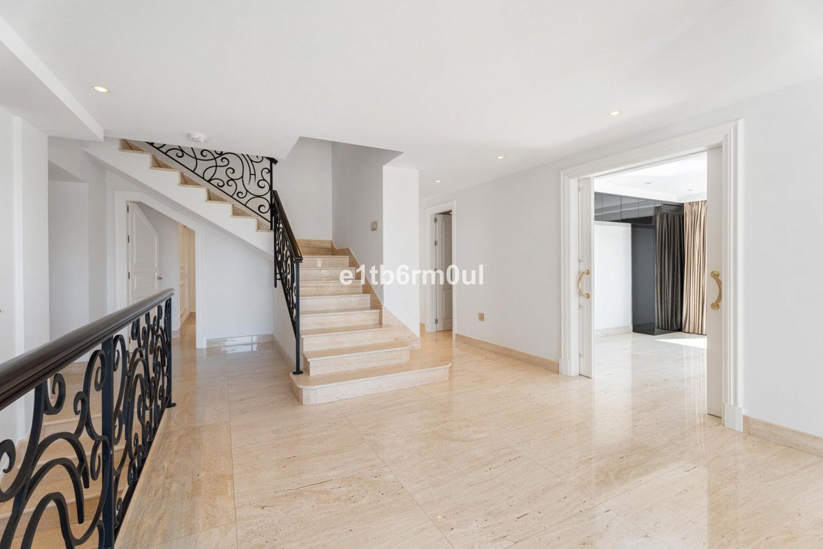 7 Bed Detached Villa in Benahavís