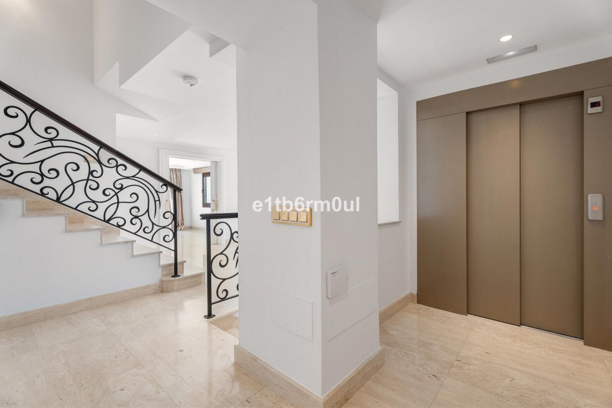 7 Bed Detached Villa in Benahavís