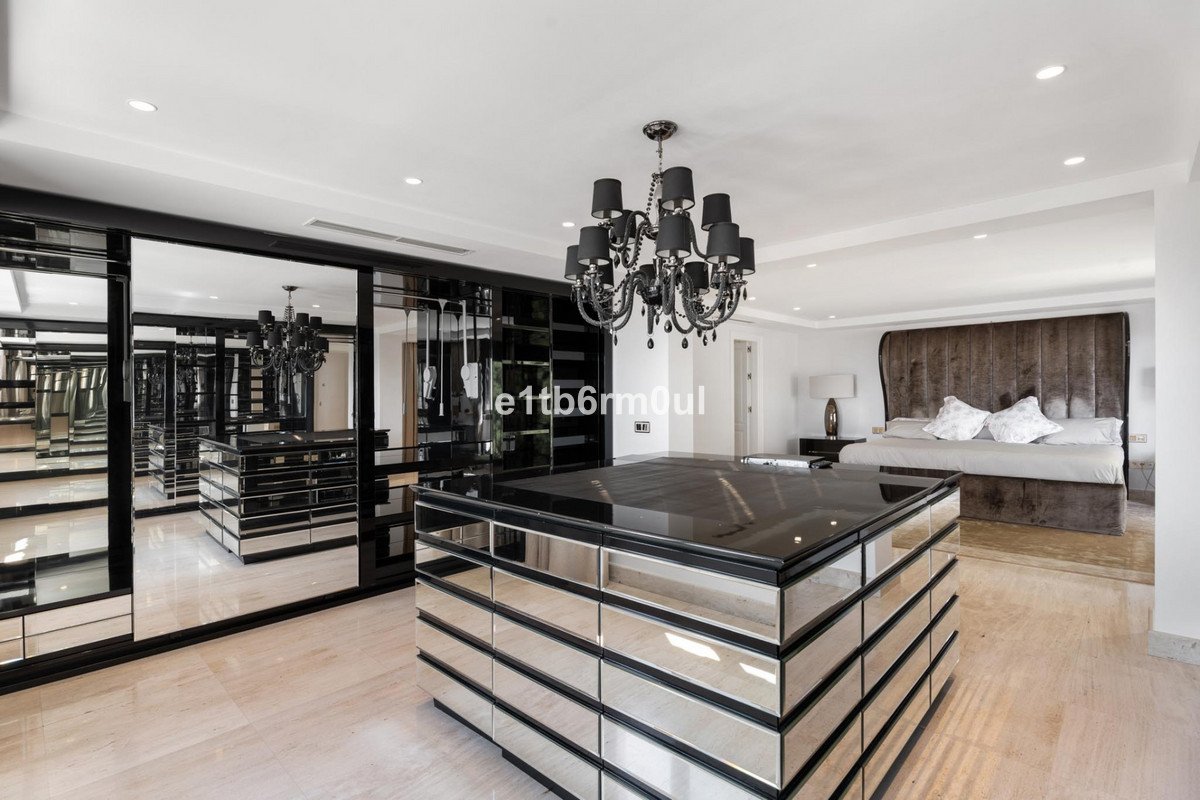 7 Bed Detached Villa in Benahavís