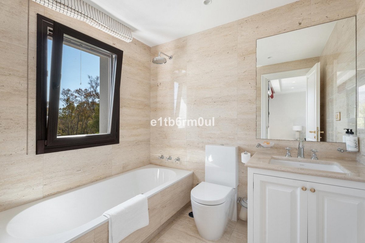 7 Bed Detached Villa in Benahavís