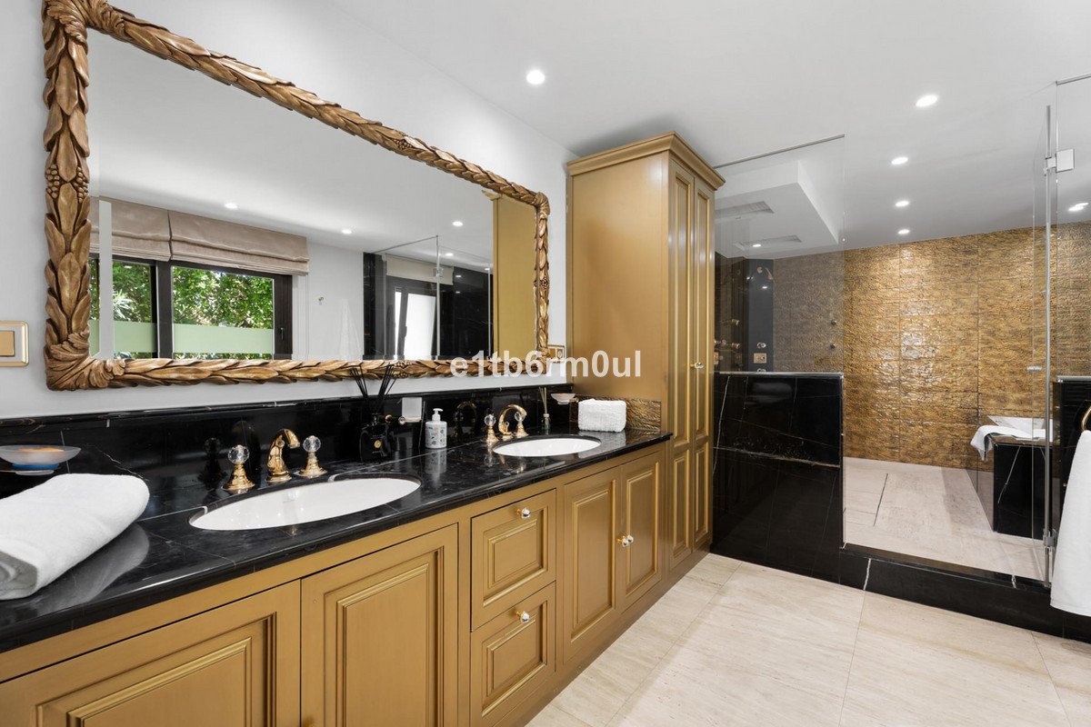 7 Bed Detached Villa in Benahavís