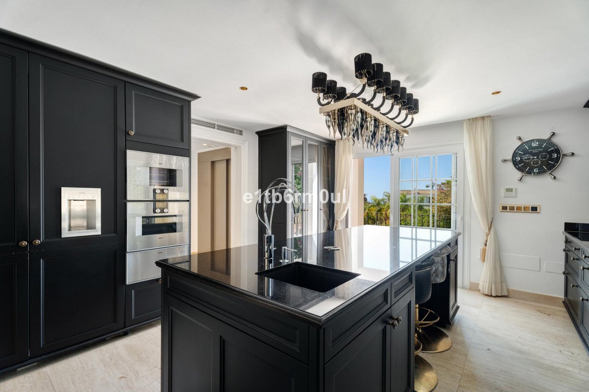 7 Bed Detached Villa in Benahavís