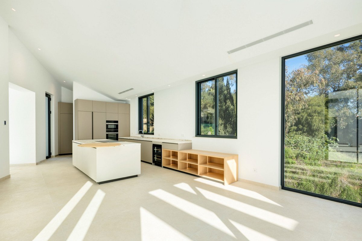 5 Bed Detached Villa in Sotogrande Alto