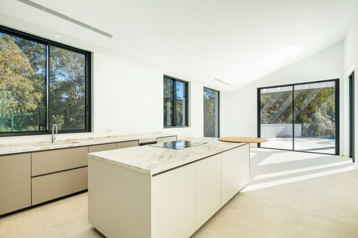 5 Bed Detached Villa in Sotogrande Alto