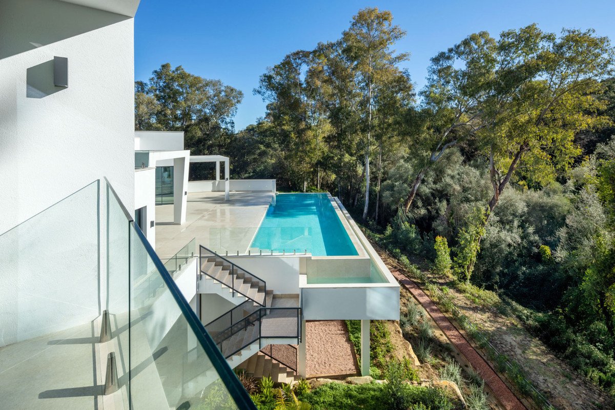 5 Bed Detached Villa in Sotogrande Alto