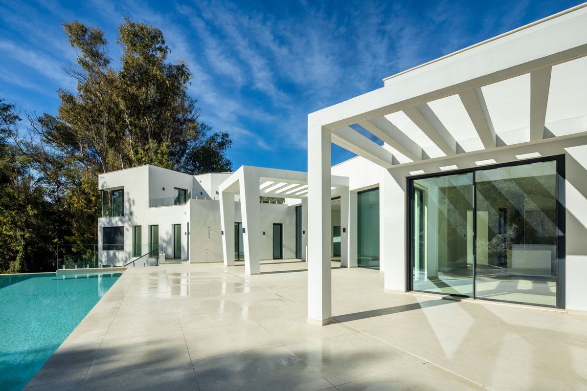 5 Bed Detached Villa in Sotogrande Alto