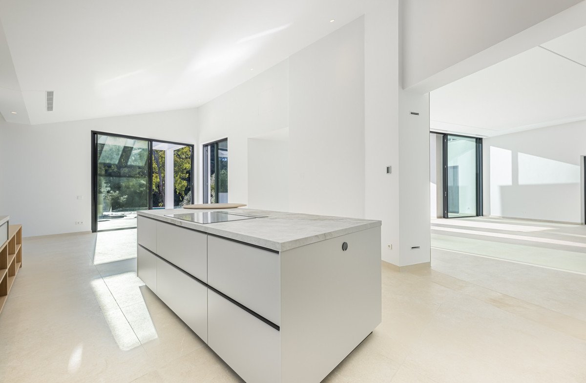 5 Bed Detached Villa in Sotogrande Alto